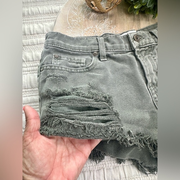 Pistola Gigi Low-Rise Cut-Off Distressed in Washed Olive Green Size 27 - Picture 6 of 15